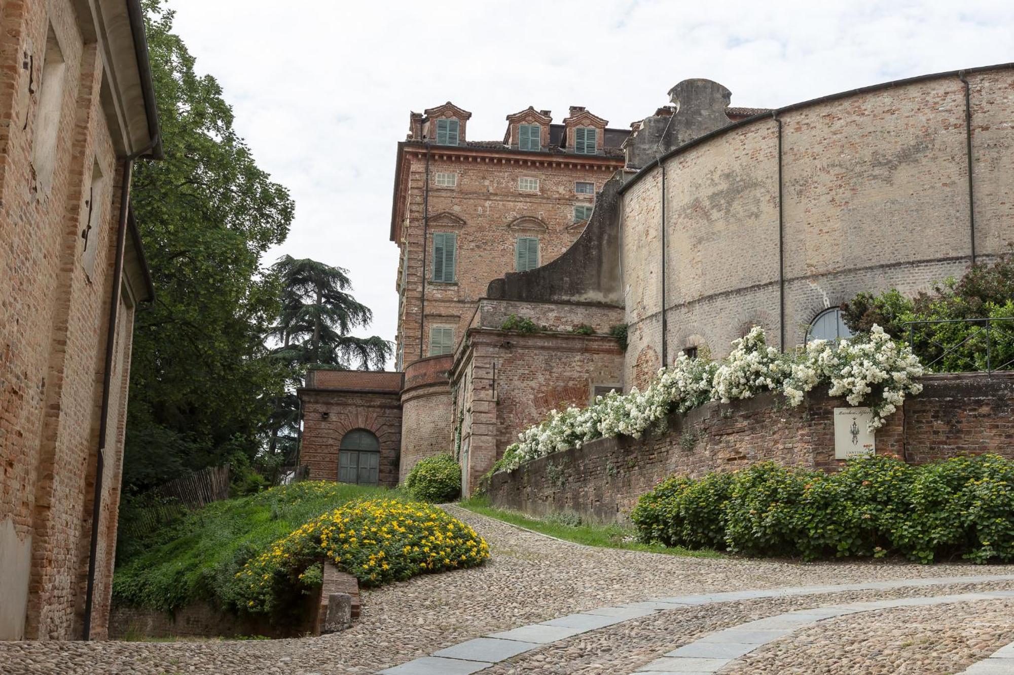 Marchesi Alfieri - Cantine E Ospitalita San Martino Alfieri エクステリア 写真